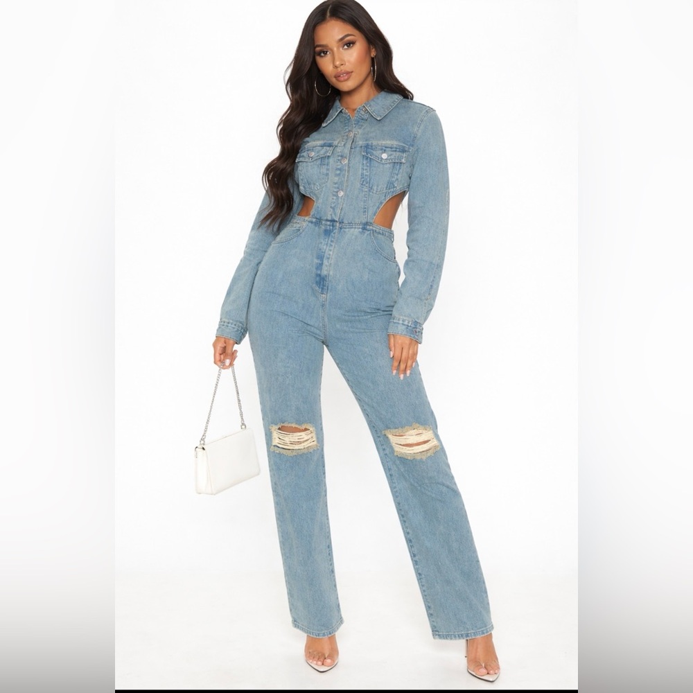 PrettyLittleThing Petite Vintage Wash Denim Cut Out Jumpsuit Distressed Size 4